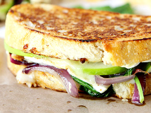 brie fig and apple grilled cheese