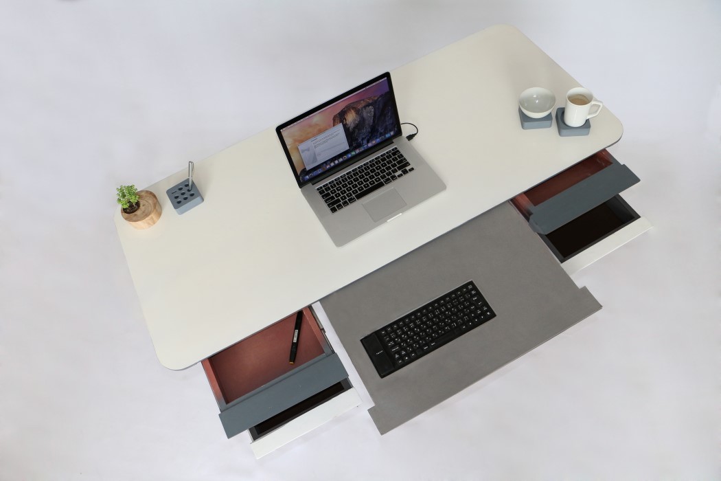 antro_desk_3