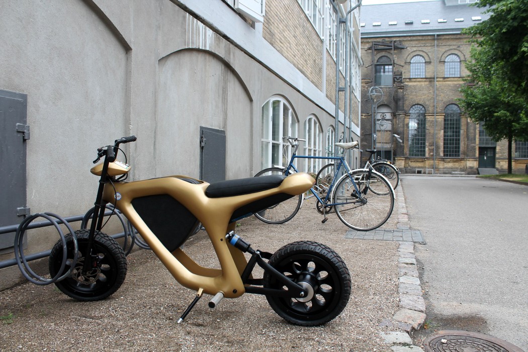 golden_moped_4