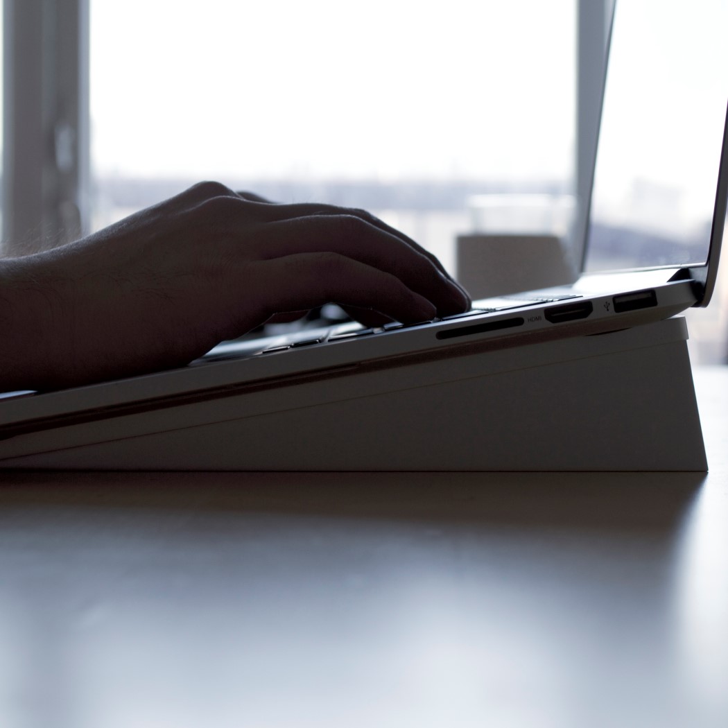 aluminum_laptop_stand_5