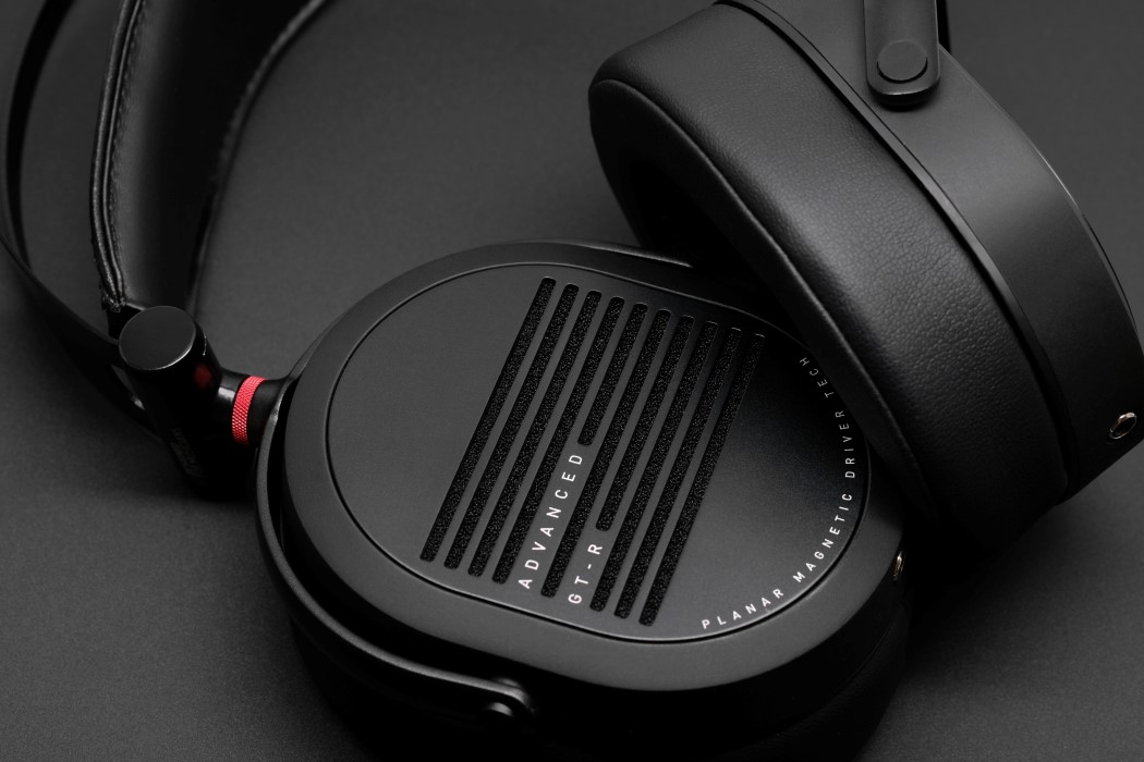 adv_gtr_headphones_2