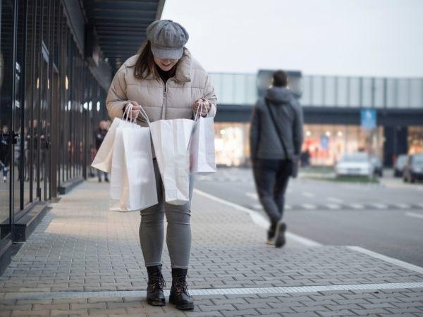 girl going shopping