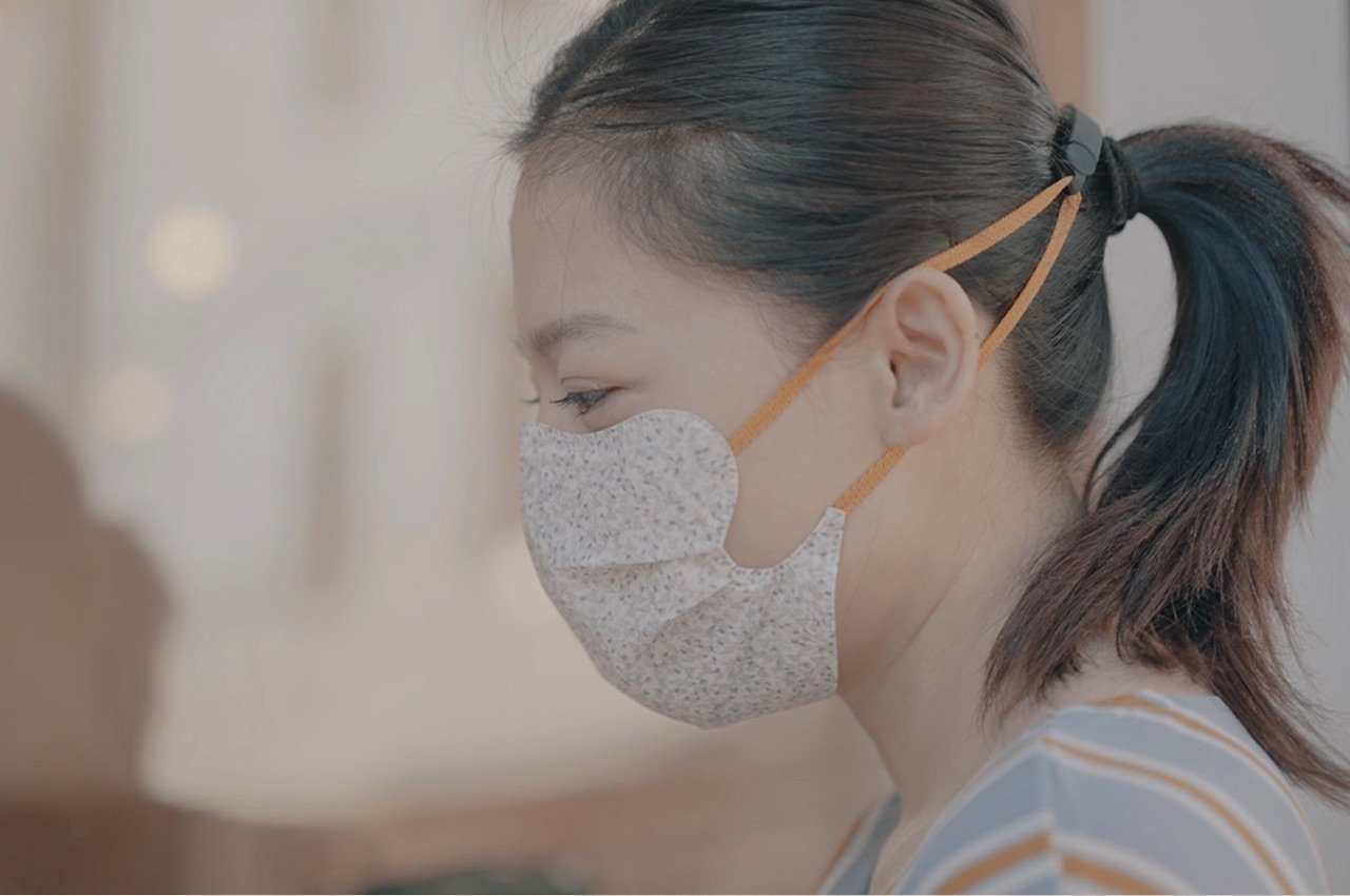 Nearness Face Mask Holder Demo