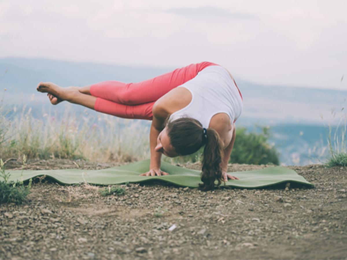 Side Crow pose helps in achieving a stronger core