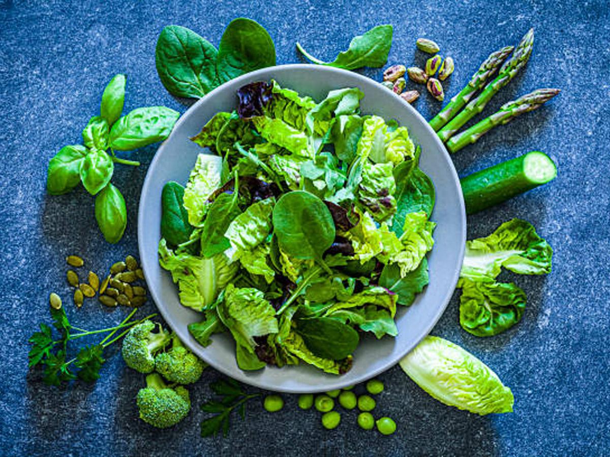 Leafy greens is one of the best food that helps the immune system