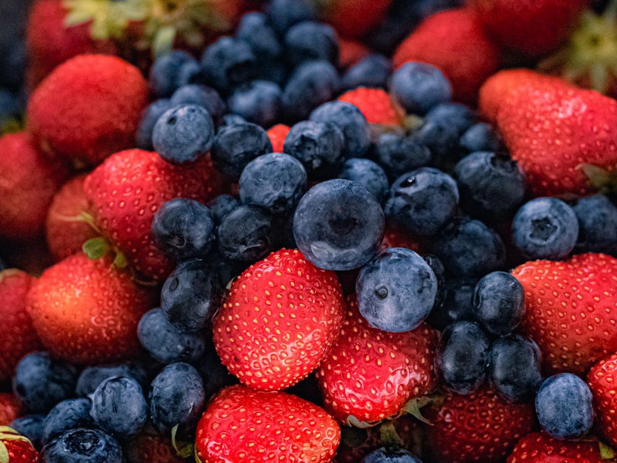 Berries are a heart-healthy snack